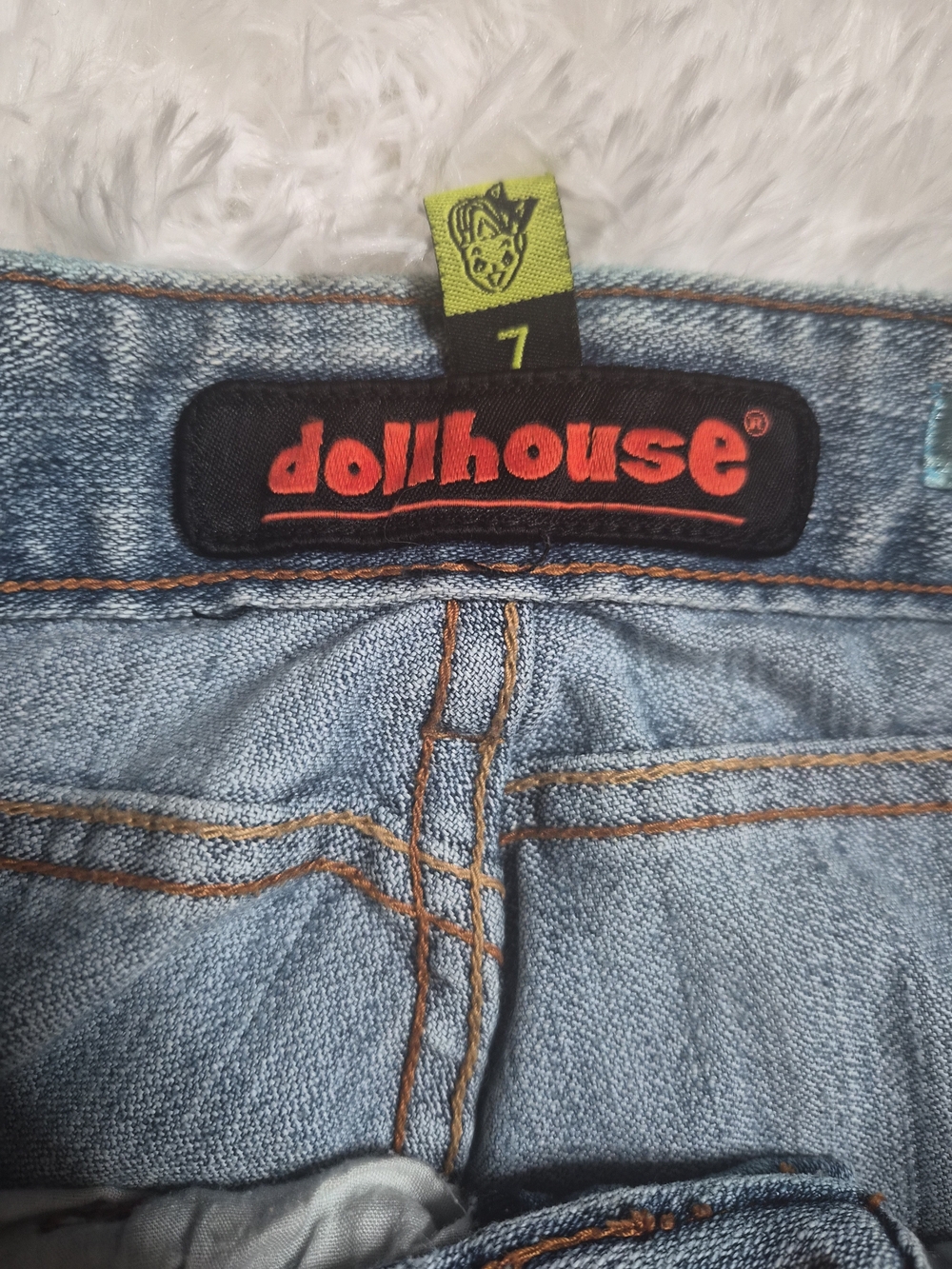 Vintage Y2K Dollhouse Jeans Cropped Capri Wave Wash Size 7 Cuffed Spring Summer - Picture 4 of 12